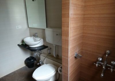 ac-family-suite-washroom